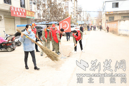 下沉單位清理道路沿線垃圾 (2)_副本.jpg