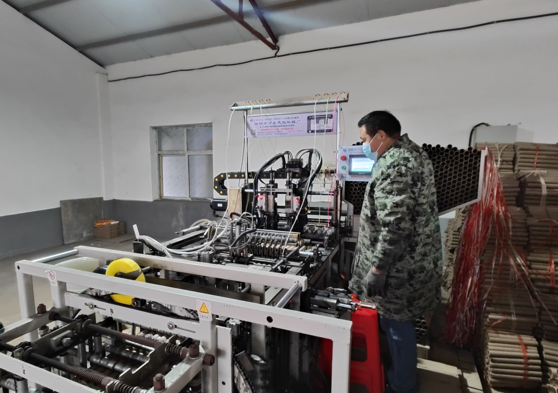 插引生產線機械化換人成效明顯。（攝影 袁聆彬）.jpg.jpg