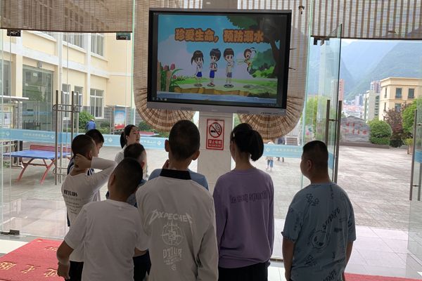 觀看視頻了解防溺水常識.jpg.jpg