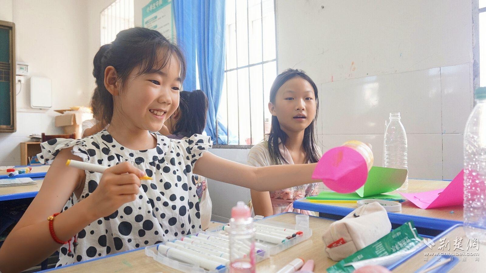 2小朋友們制作水火箭(通訊員 韋薰琪 攝).jpg.jpg