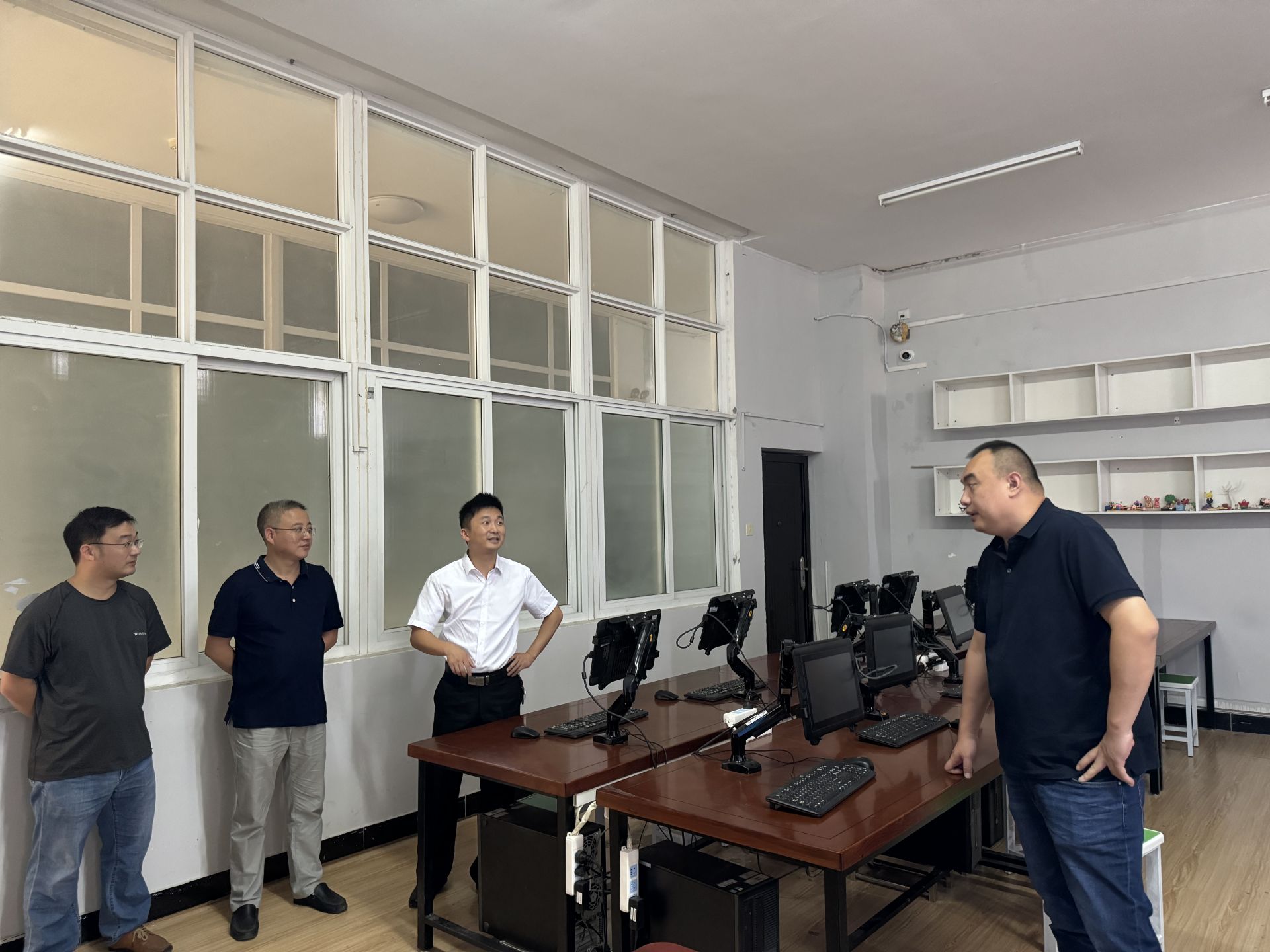 圖為參觀荊楚理工學院藝術學院動畫實訓室。 向喬丹 攝.jpg.jpg