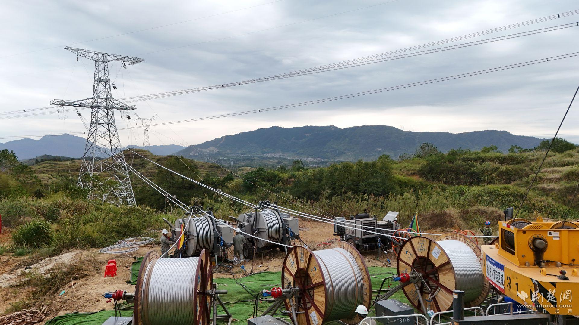 黃石500千伏交流配套工程張力場施工作業。拍攝者 饒鴻捷.jpg.jpg